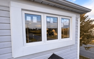 Thermovormen verhoogt de energie-efficiëntie van ramen en bevelsiding in woningen